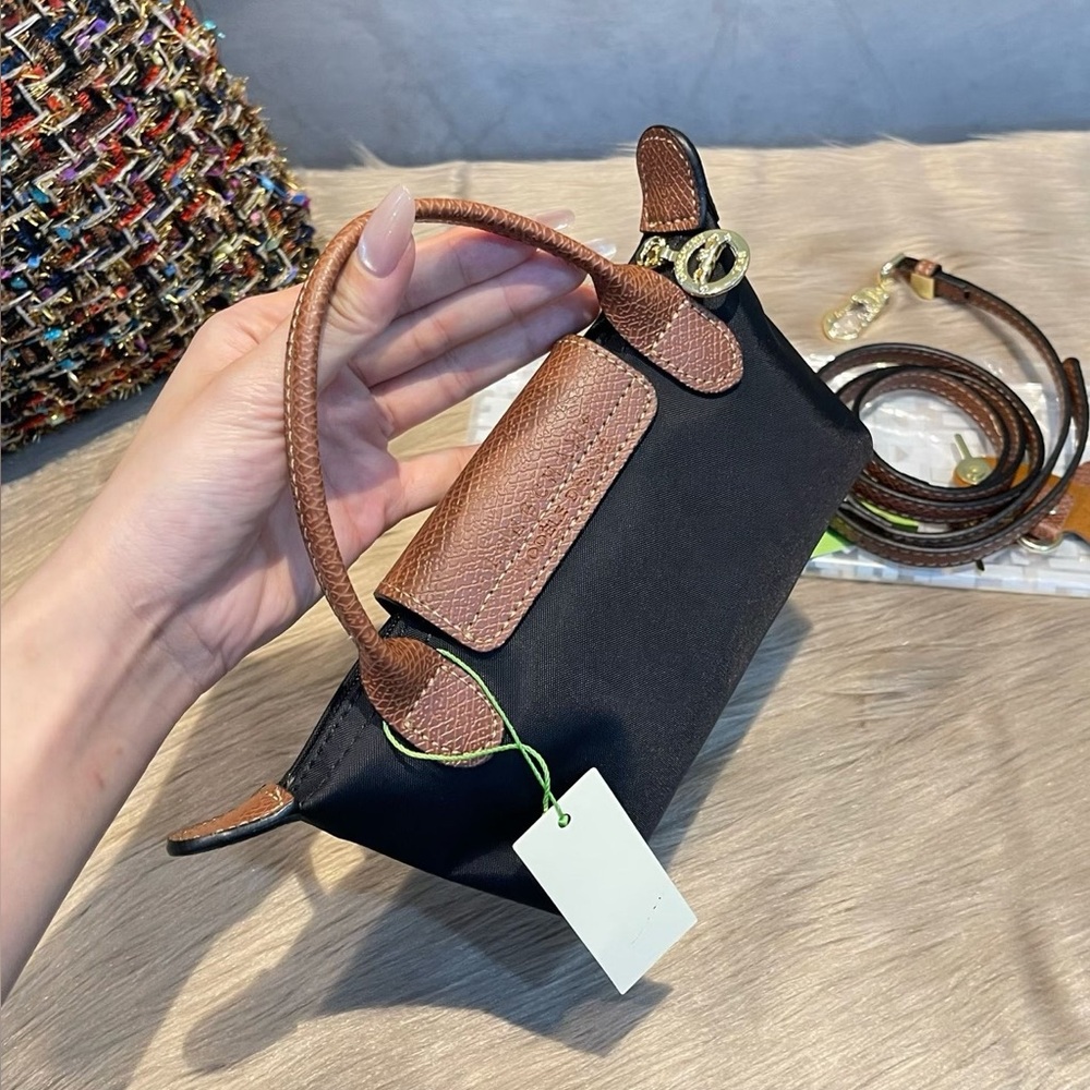 Longchamp crossbody bag
Size: 17*10 cm - Picture 2 of 5